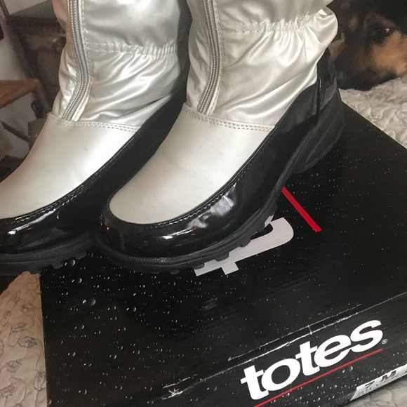 TOTES RACHEL SNOW BOOTS - Picture 2 of 5